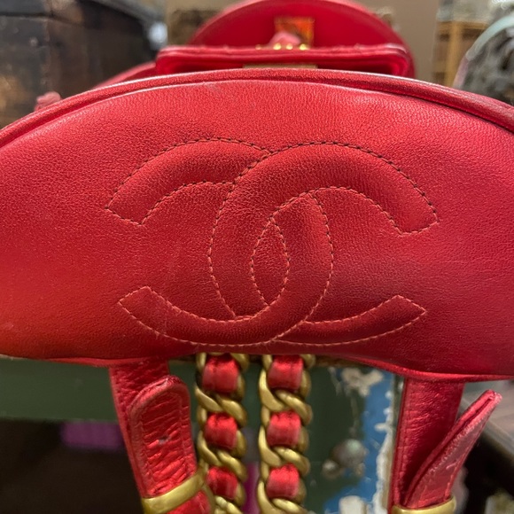 Rare Vintage Chanel Duma Metallic Red Quilted Leather Small Backpack 1991-1994 - Picture 4 of 14